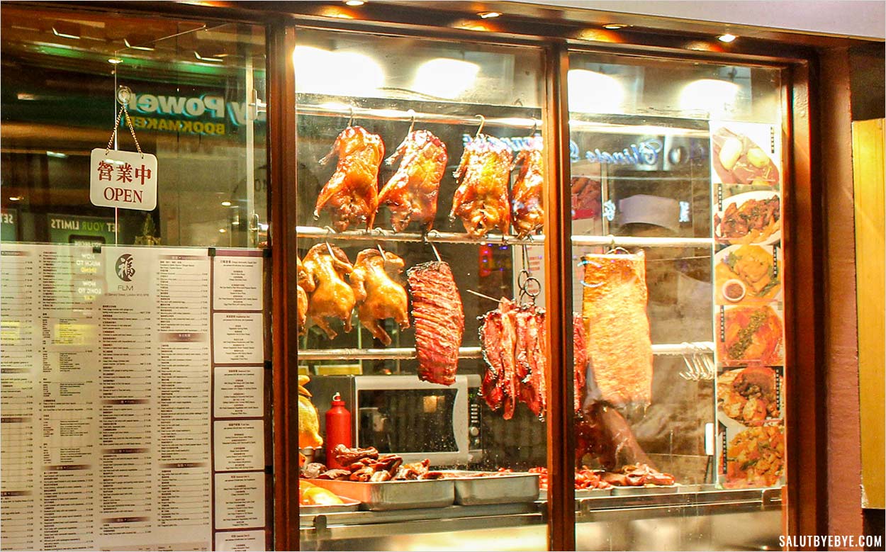 Viandes dans la vitrine d'un restaurant chinois