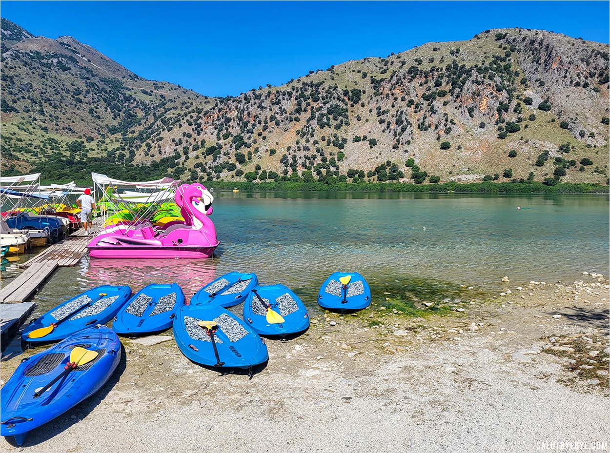 Location de pédalos au lac de Kournas en Crète
