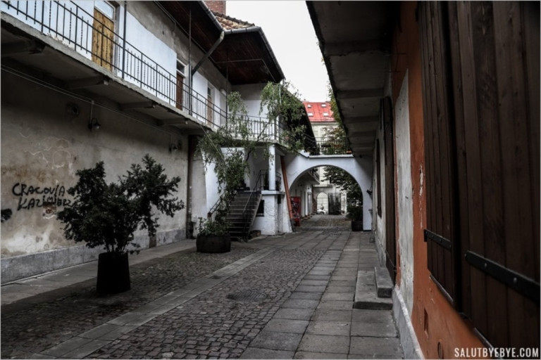 La cour du 12 rue Jozefa à Cracovie