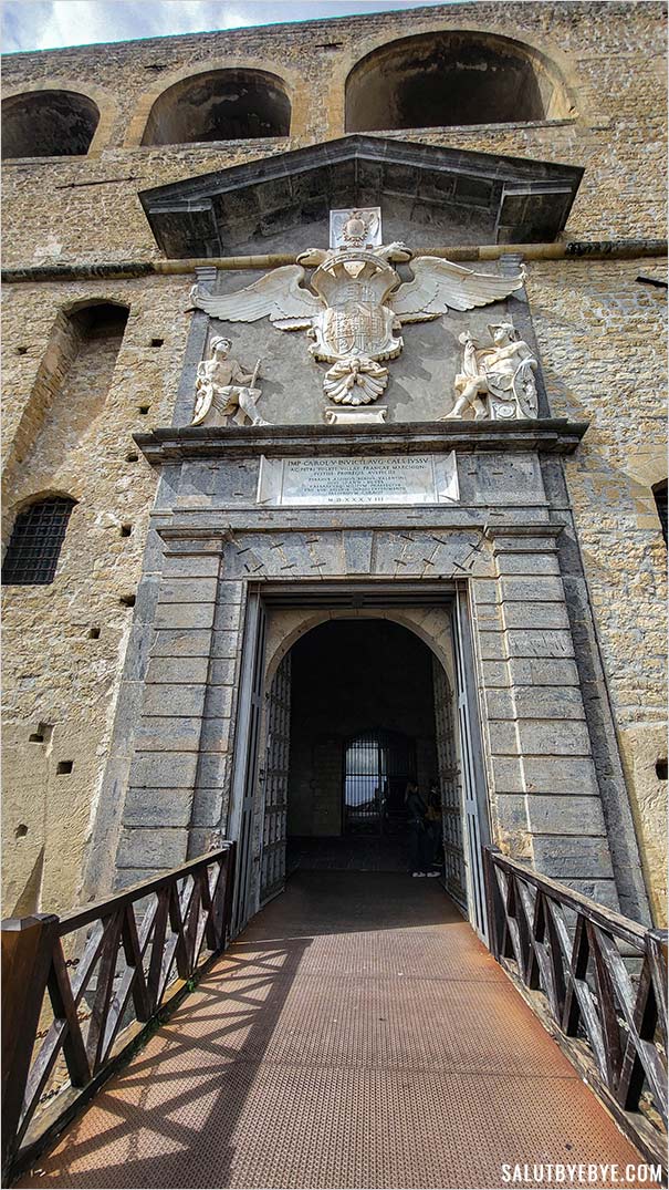 Accès au château Sant'Elmo, Naples