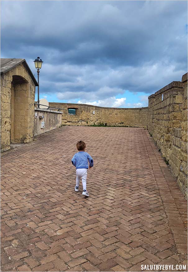 Visiter le Castel Sant'Elmo avec un enfant