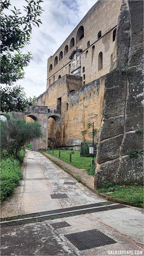 Accès au château Sant'Elmo, Naples