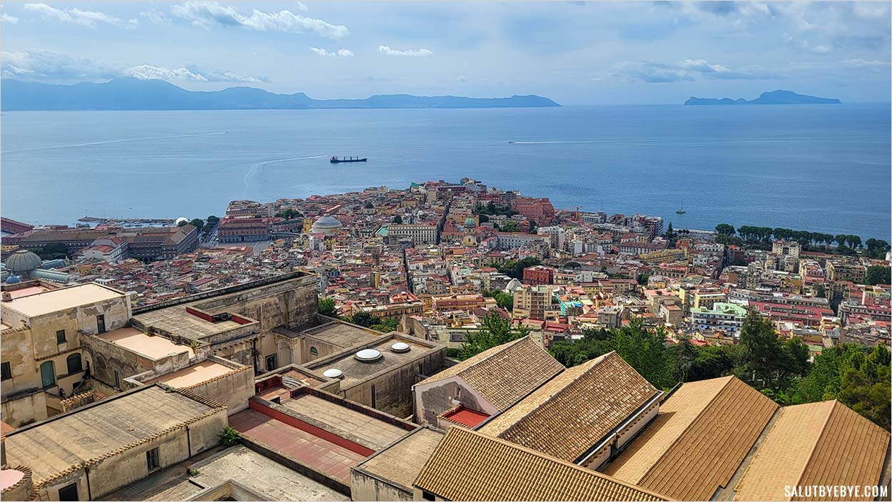 Vue sur mer depuis le château de Naples