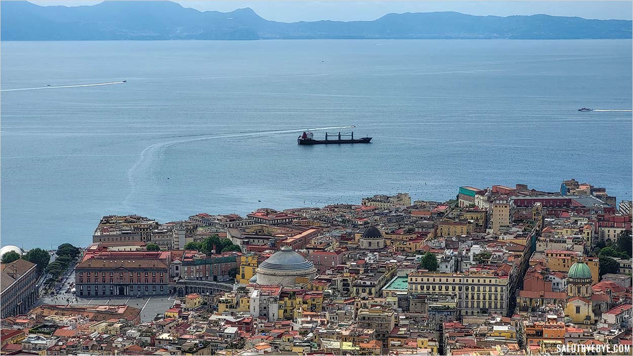 Vue sur la Piazza del Plebiscito depuis le château de Naples