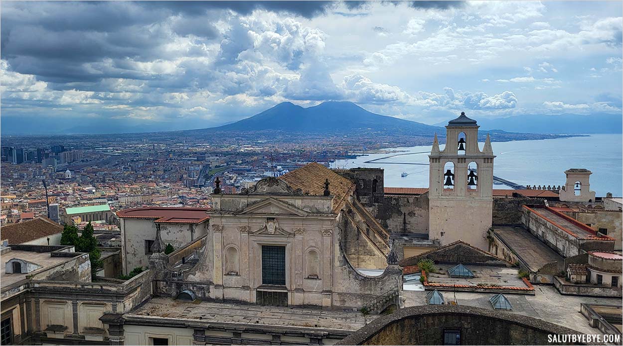 Vue lors de la montée vers le château de Naples