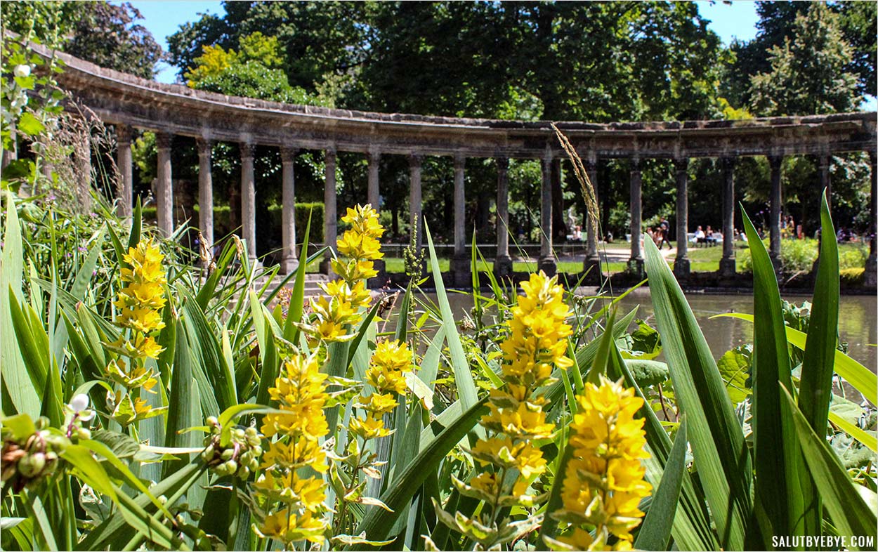 La Naumachie du Parc Monceau et ses colonnes corinthiennes