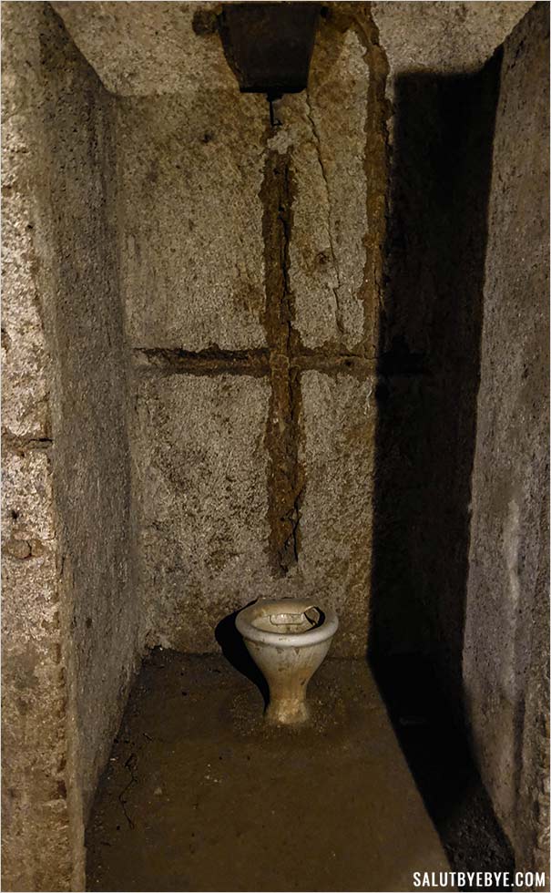 Sanitaires dans la Galleria Borbonica