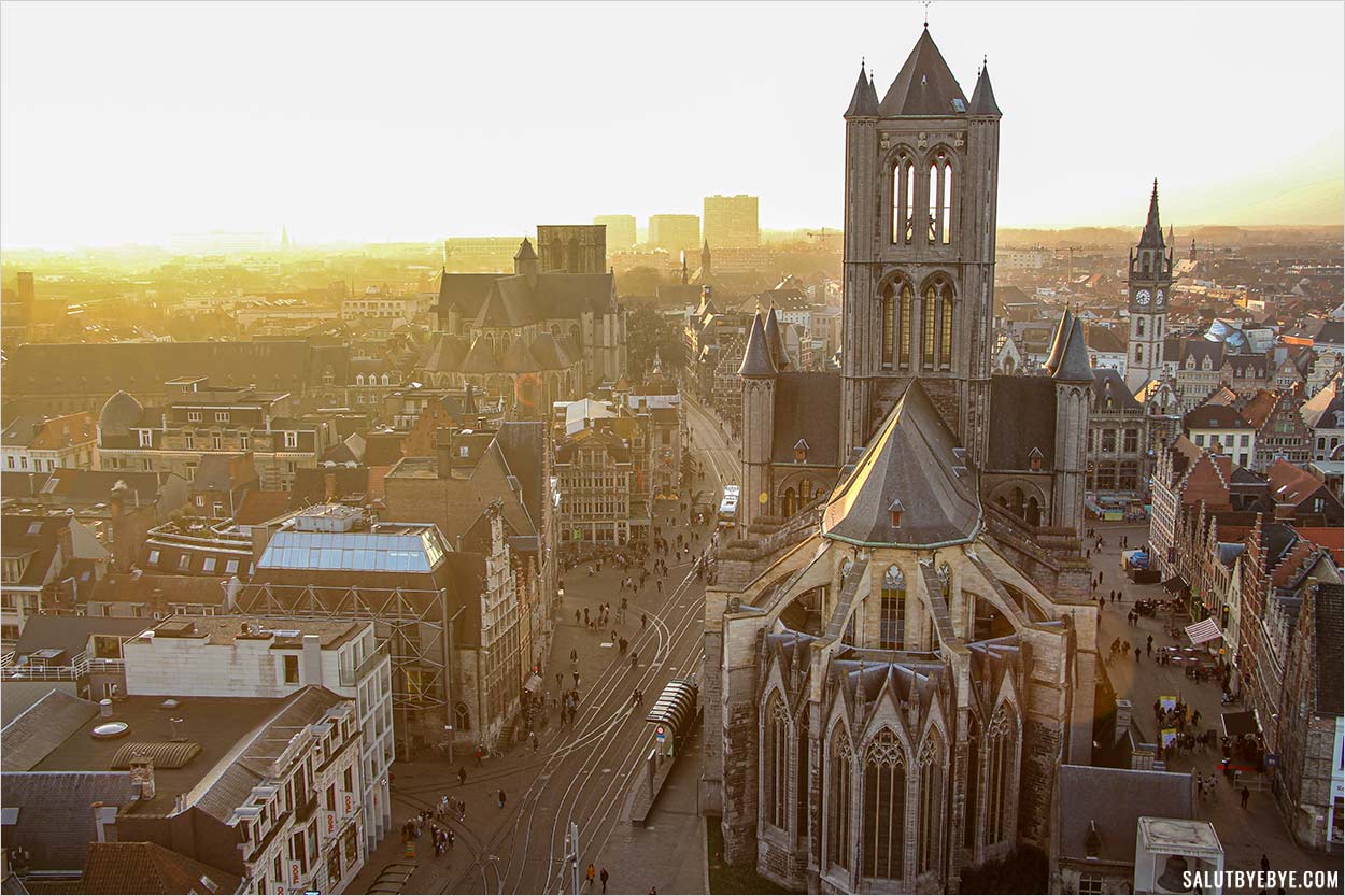 L'église Saint-Nicolas vue depuis le beffroi de Gand