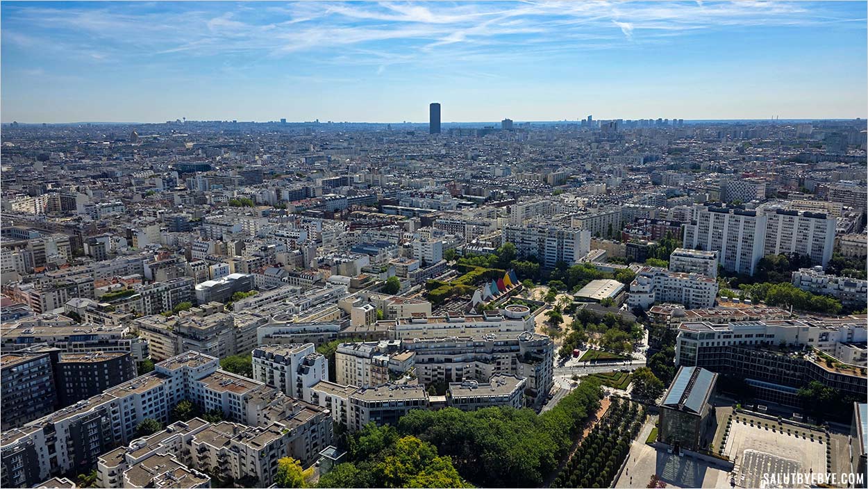 La Tour Montparnasse et l'immensité de Paris